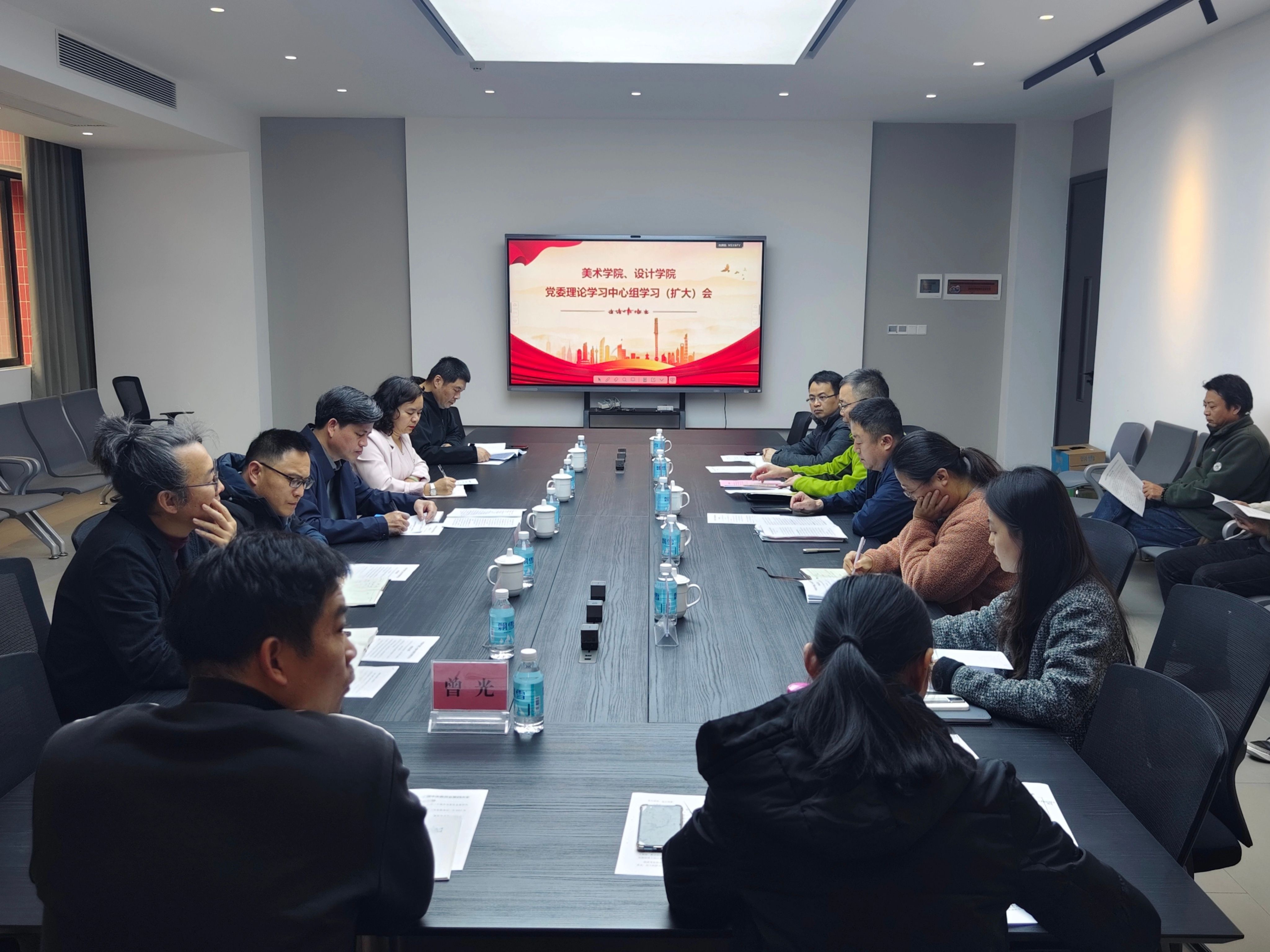 欧洪湛列席指导william威廉中文官网专题学习会并出席校庆主题速写优秀作品展